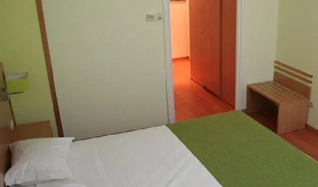 Отель Garden 3*